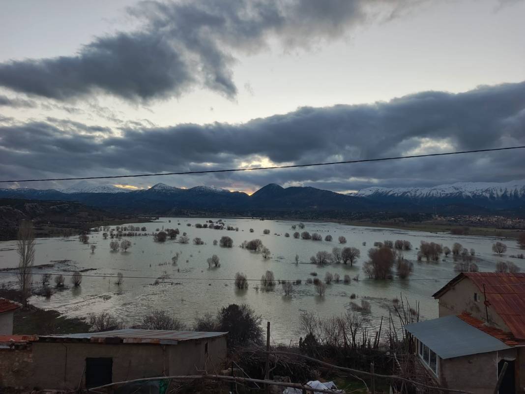 Konya'da baraj suyu Beyşehir Gölü'ne ulaşmadan taşkına yol açtı! İşte o görüntüler 5